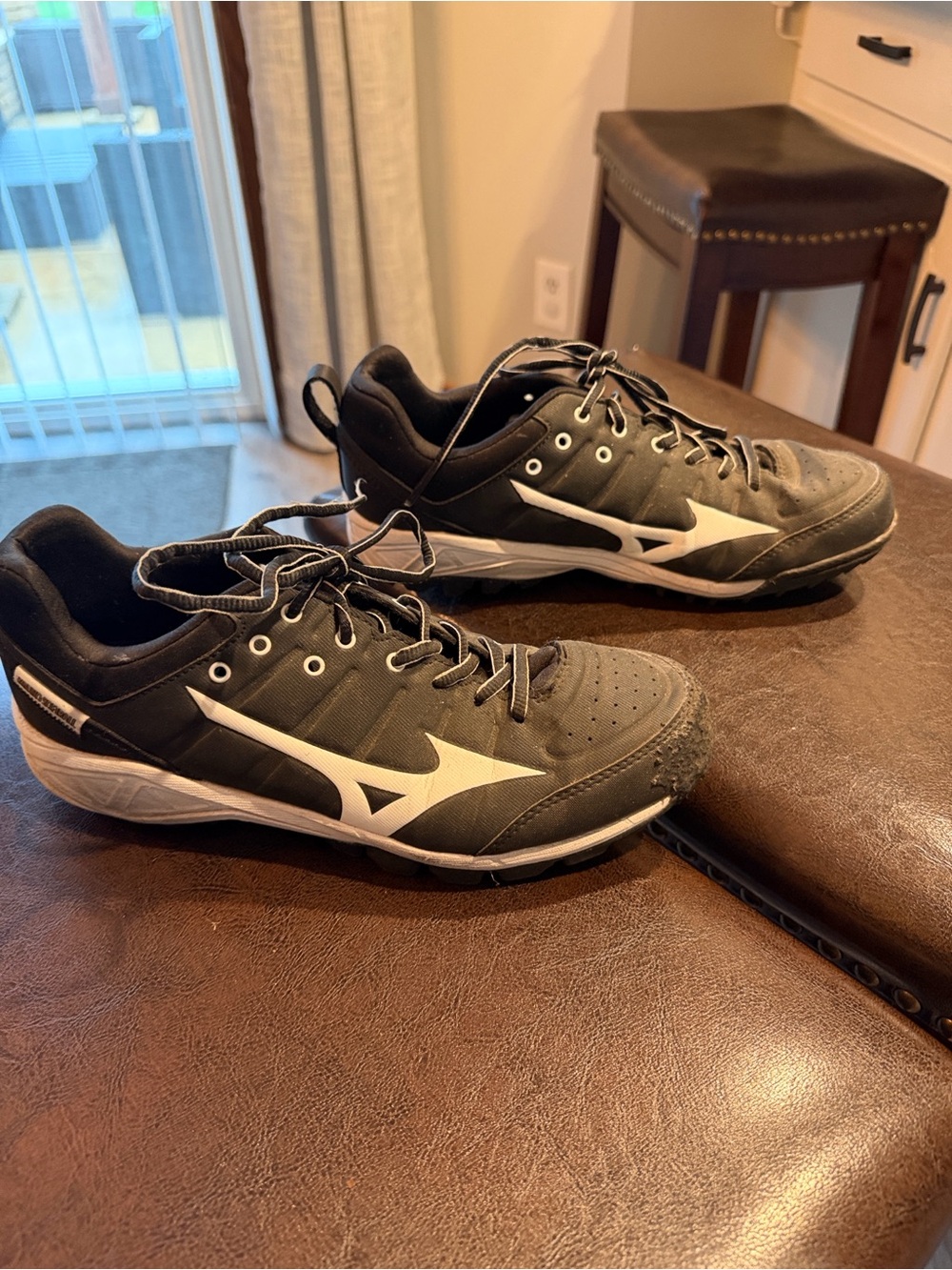 Mizuno Pro FP Women’s Softball Turf Shoes Black White 8.5